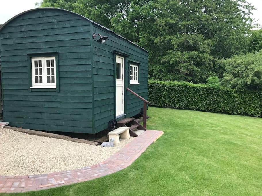 Beautiful Shepherd'S Hut - Lois Weedon Weston  Eksteriør bilde