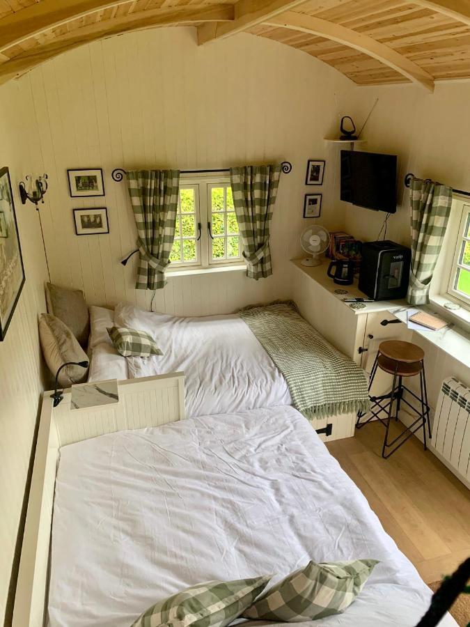 Beautiful Shepherd'S Hut - Lois Weedon Weston  Eksteriør bilde