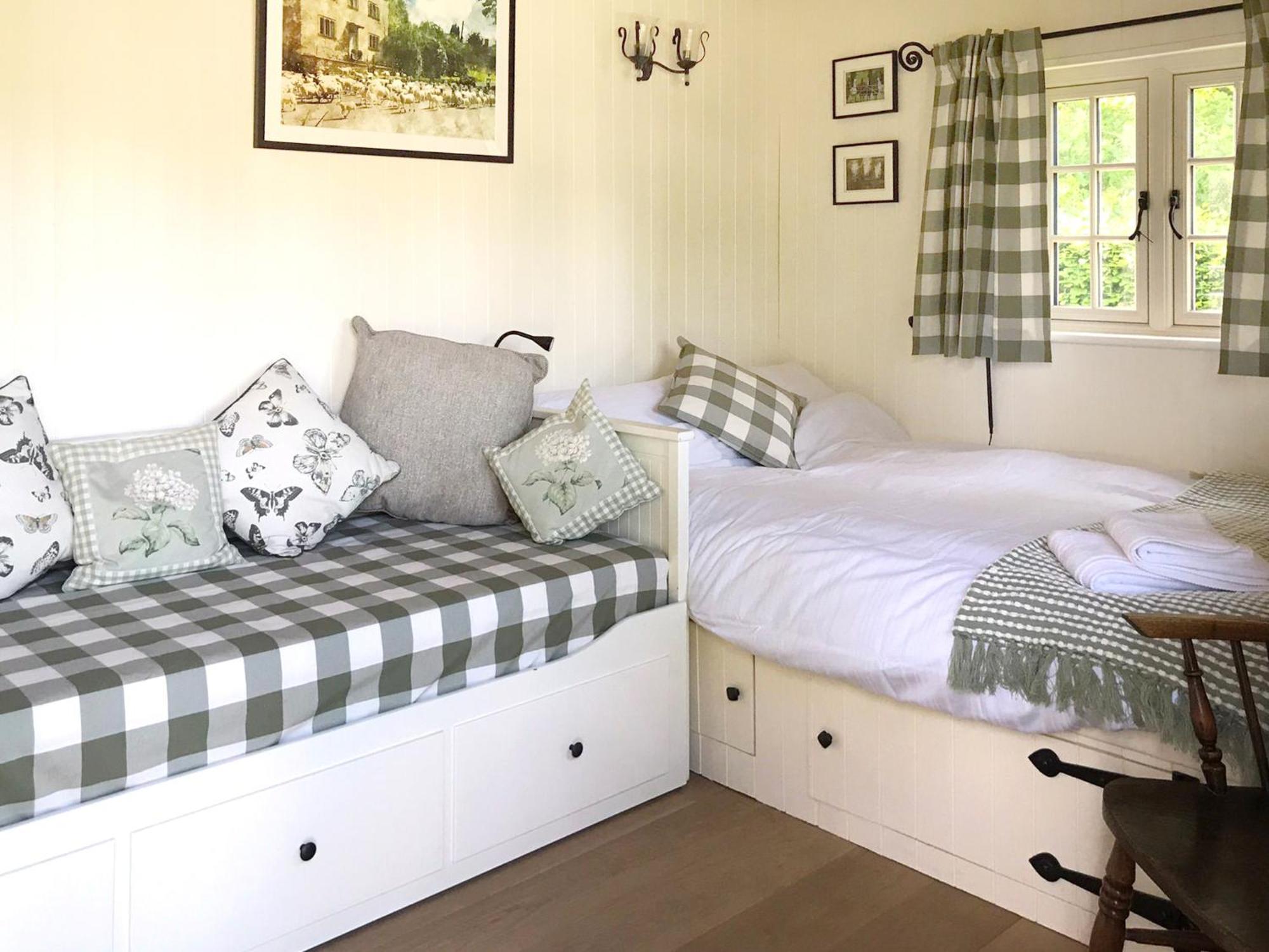 Beautiful Shepherd'S Hut - Lois Weedon Weston  Eksteriør bilde