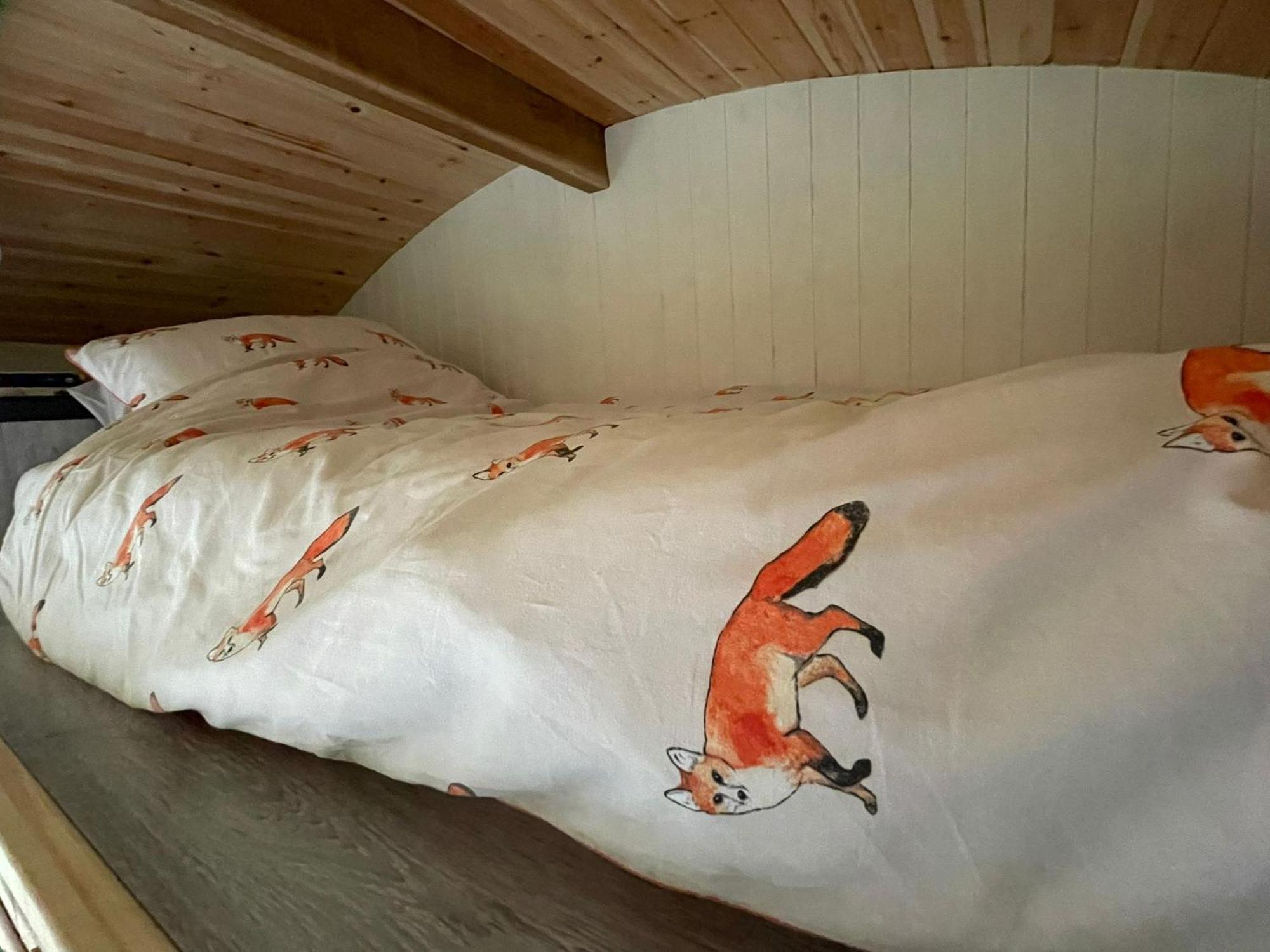 Beautiful Shepherd'S Hut - Lois Weedon Weston  Eksteriør bilde