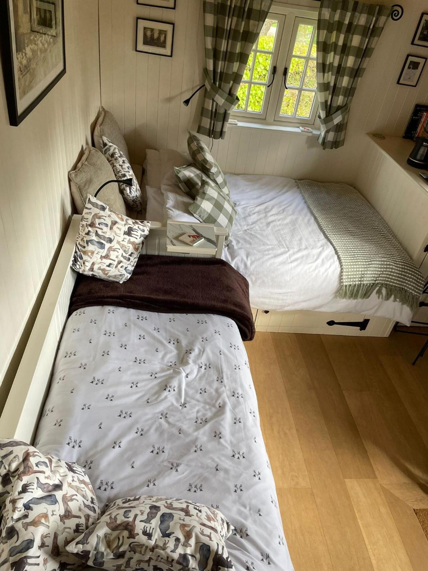 Beautiful Shepherd'S Hut - Lois Weedon Weston  Eksteriør bilde